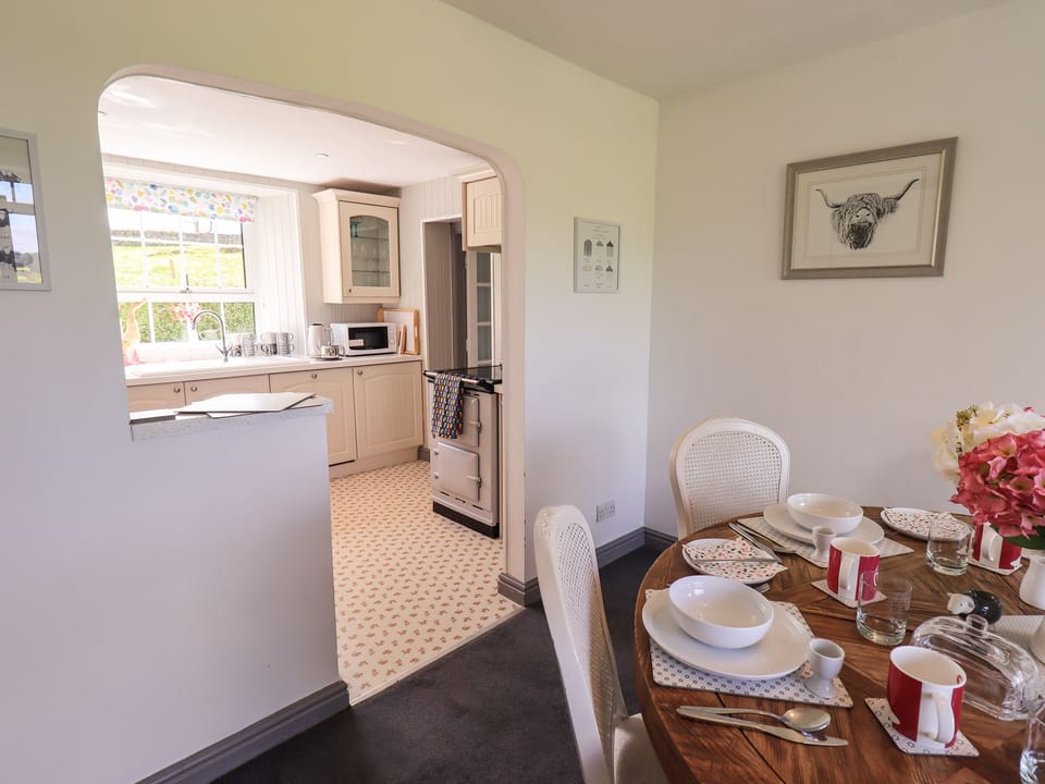 Cottage | Dining