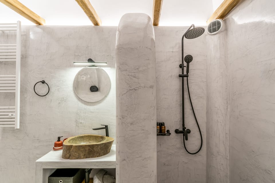 Luxury Apartment | Bathroom | Shower, hair dryer, bathrobes, slippers