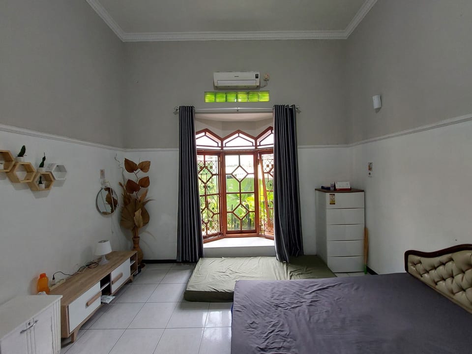 Deluxe Room | Desk