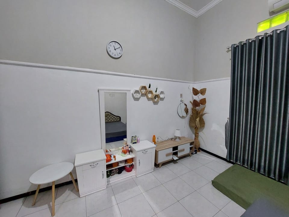 Deluxe Room | Desk