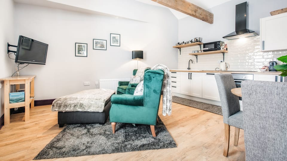 Cottage | Living area | TV