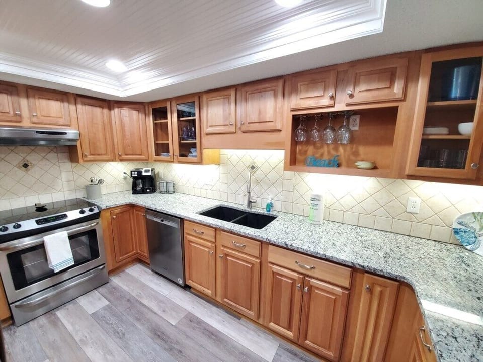 Condo, Multiple Beds | Private kitchen | Dishwasher