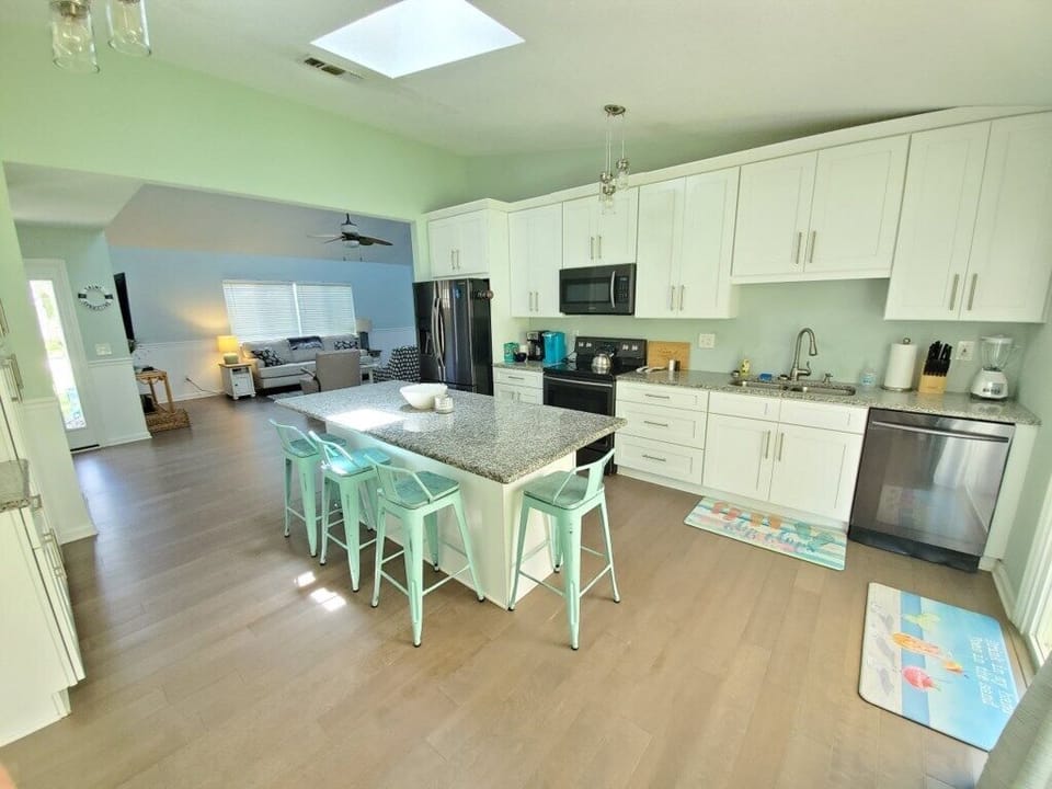 House, Multiple Beds, Private Pool, Pool View | Private kitchen | Microwave, oven, stovetop, dishwasher
