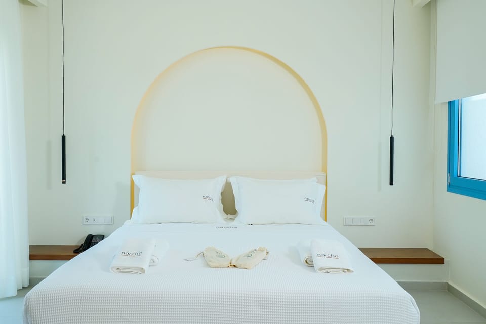 Panoramic Suite, Outdoor Hot Tub | Premium bedding, pillowtop beds, individually decorated