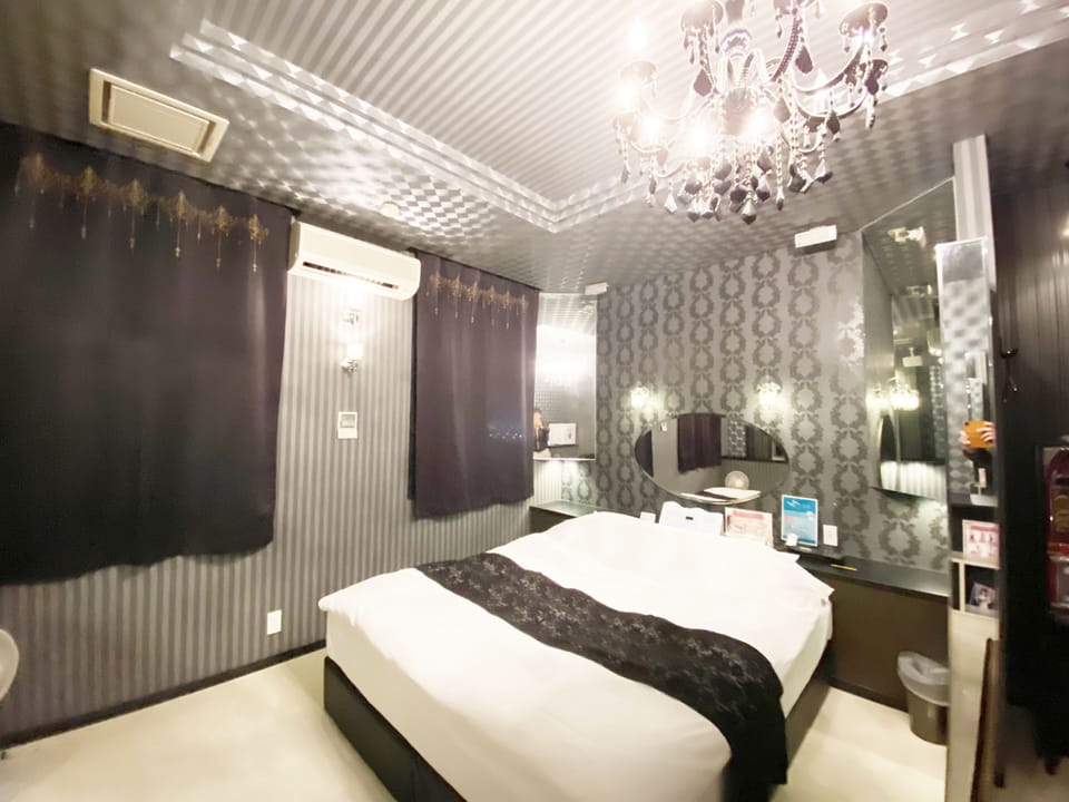 Basic Room | Blackout drapes, WiFi (free), individually furnished, bed sheets