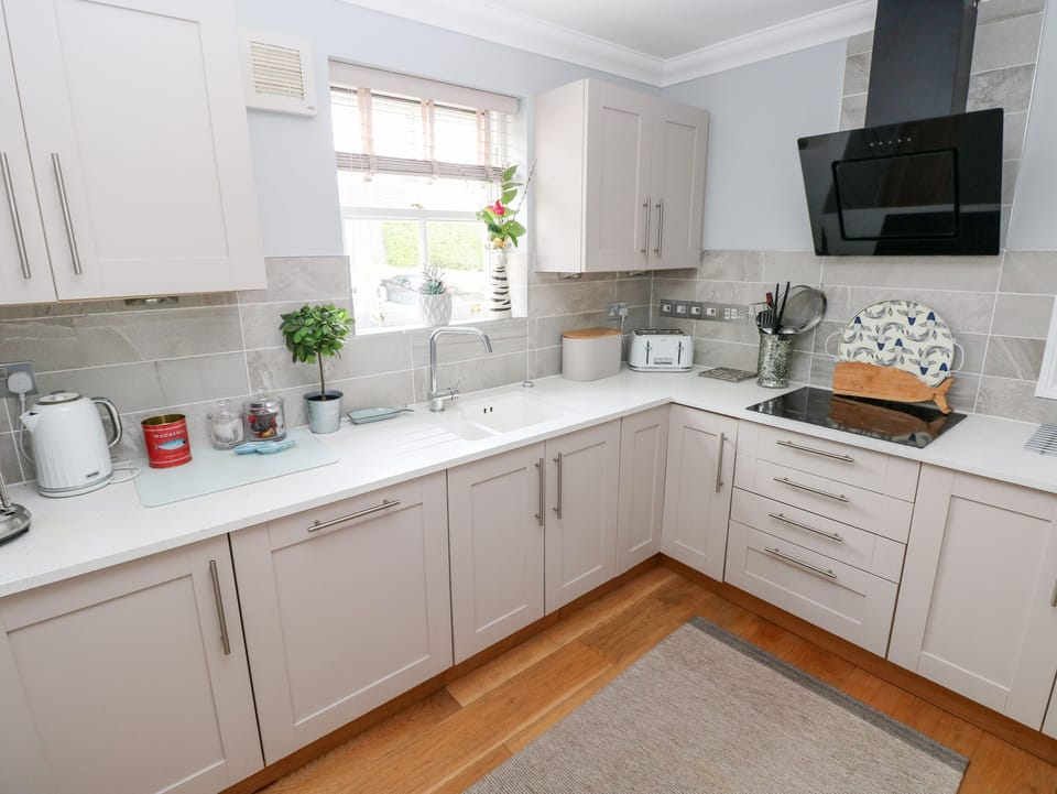 Cottage | Private kitchen | Fridge, microwave, dishwasher, electric kettle