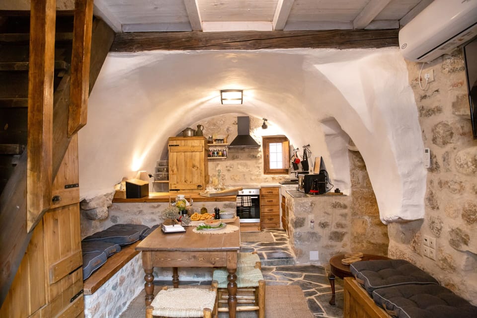 Room, 2 Bedrooms | Dining room