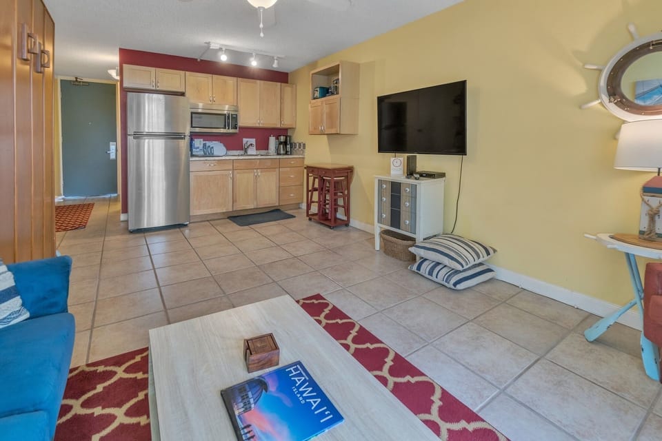 Studio | Living room | Smart TV, streaming services