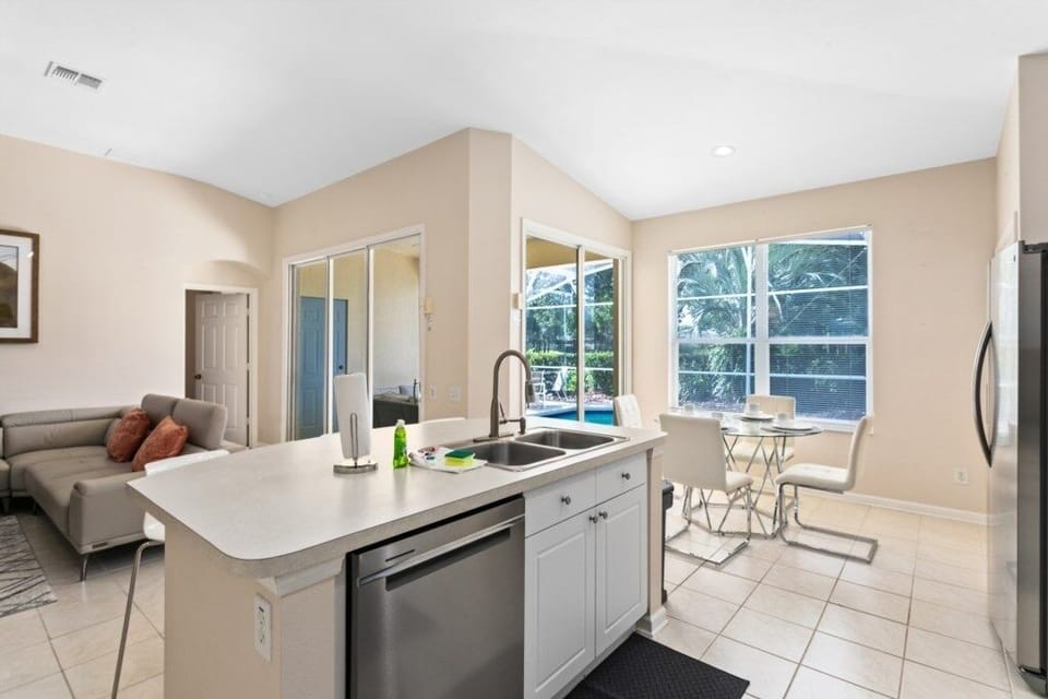 Villa, 4 Bedrooms | Private kitchen | Microwave, coffee/tea maker, toaster, highchair