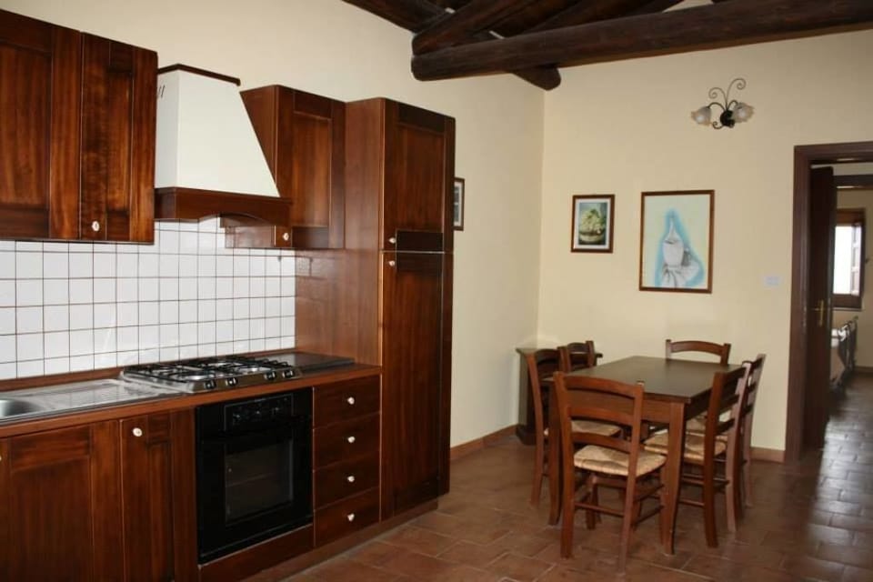 Apartment, 2 Bedrooms (6 people) | Room service - dining