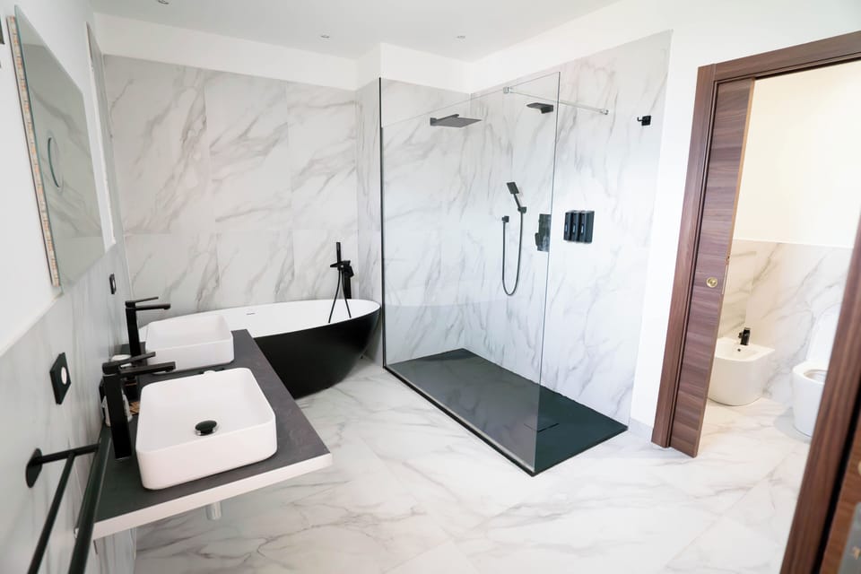 Family Suite | Minibar, in-room safe, desk, laptop workspace