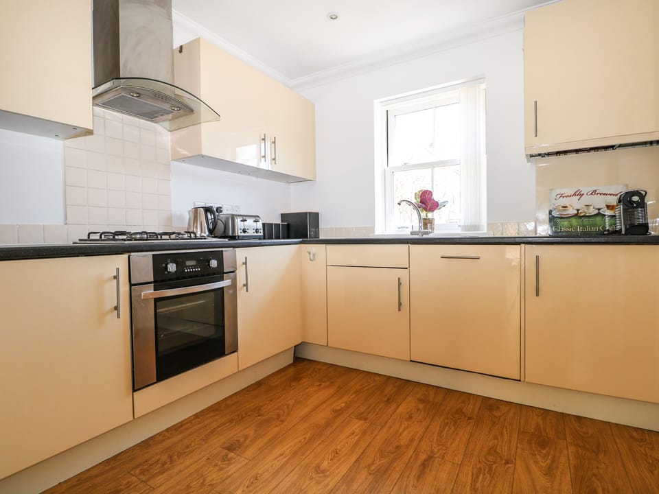 Cottage | Private kitchen | Fridge, microwave, dishwasher, electric kettle