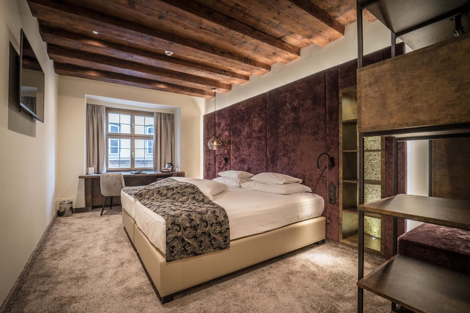 Traditional Room, 1 Double Bed | Hypo-allergenic bedding, in-room safe, desk, laptop workspace