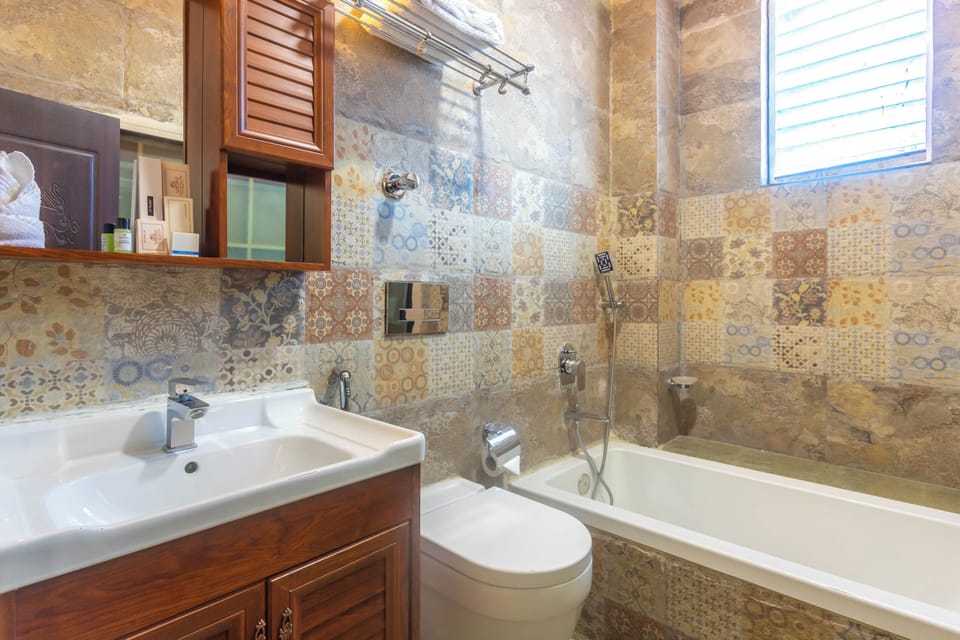Junior Room | Bathroom | Shower, slippers, towels