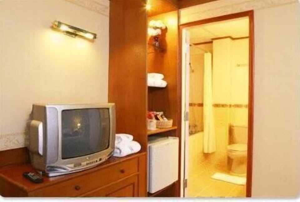 Minibar, in-room safe, desk, free WiFi