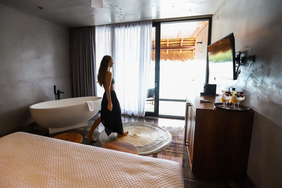 Deluxe Room, 1 King Bed, Bathtub, Lagoon View | Premium bedding, down comforters, Select Comfort beds