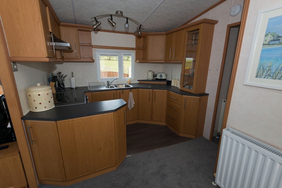 Cottage | Private kitchen | Fridge, microwave, dishwasher, electric kettle