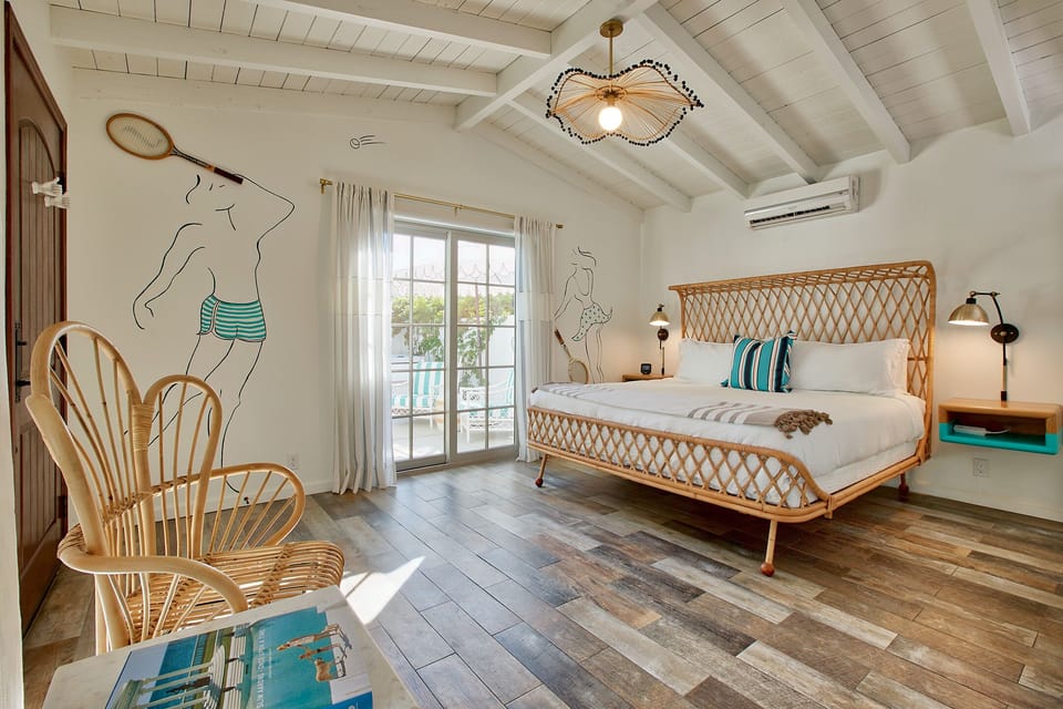 Exclusive Studio Suite, 1 King Bed | Premium bedding, down comforters, minibar, individually decorated