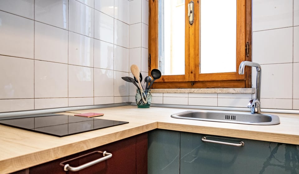 Deluxe Apartment | Private kitchen | Full-size fridge, microwave, stovetop, highchair
