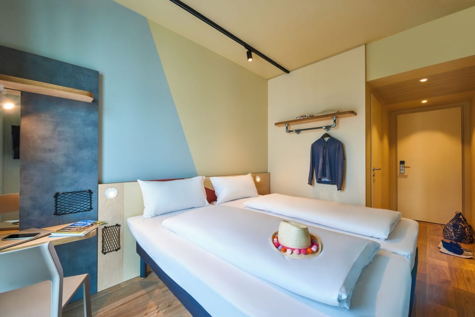 Standard Room, 2 Twin Beds | Hypo-allergenic bedding, desk, laptop workspace, soundproofing