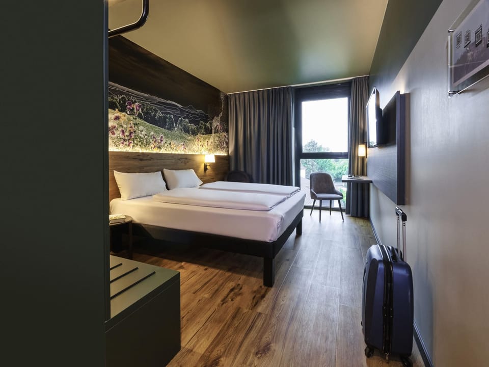 Standard Room, 1 Double Bed | Hypo-allergenic bedding, desk, laptop workspace, soundproofing