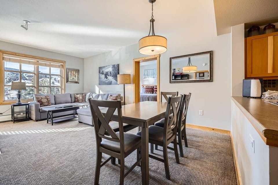 Condo, 2 Bedrooms | Dining