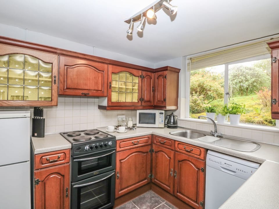 Cottage | Private kitchen | Fridge, microwave, dishwasher, electric kettle