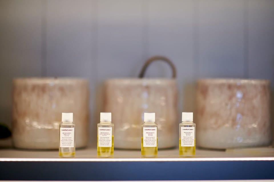 Sauna, hot tub, steam room, body treatments, hydrotherapy, aromatherapy