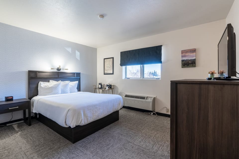 Premium Single Room | Premium bedding, Select Comfort beds, desk, laptop workspace