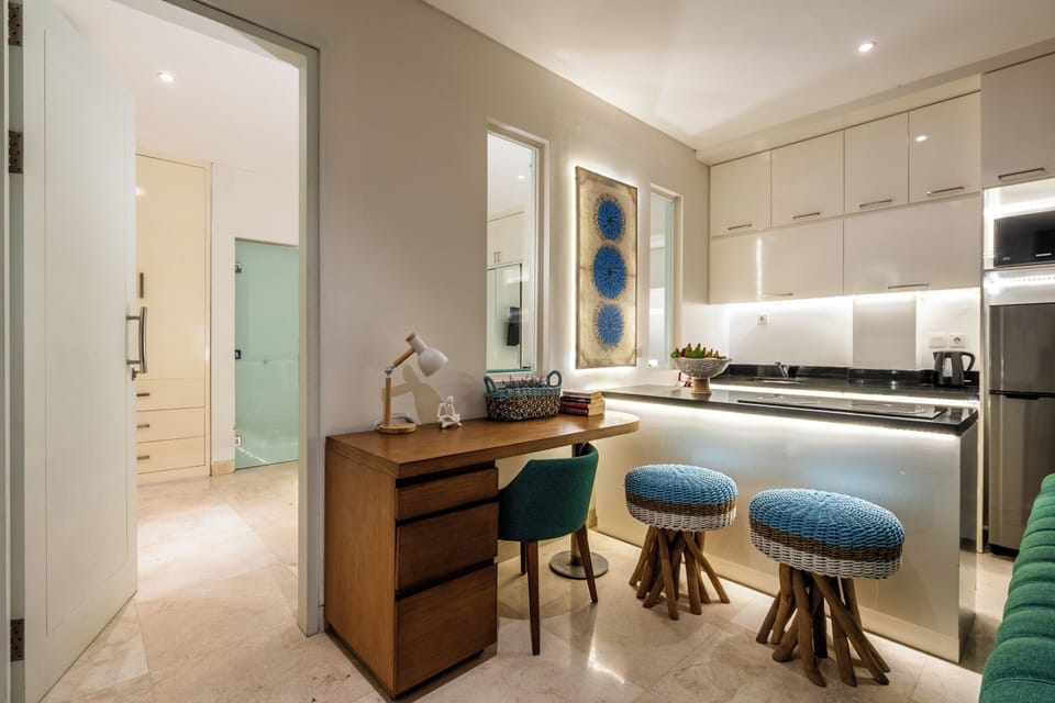 2 Bedroom Apartment | Private kitchenette | Coffee/tea maker, electric kettle