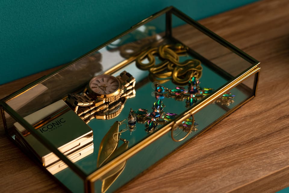 Saint Suite with indoor Jacuzzi bathtub | Room amenity