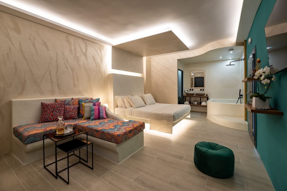 Saint Suite with indoor Jacuzzi bathtub | Egyptian cotton sheets, premium bedding, pillowtop beds, in-room safe