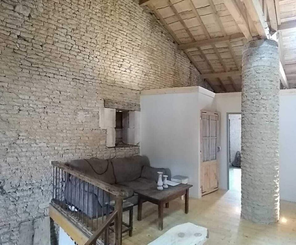 Chalet, Bathtub, Courtyard View | Living room