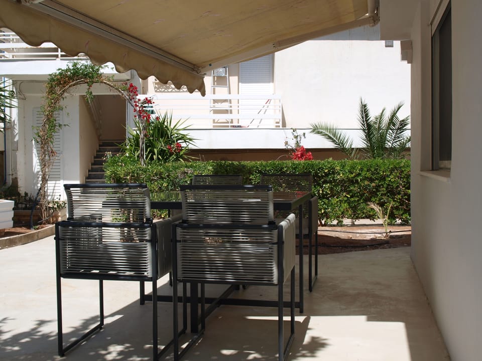 Studio | Garden view