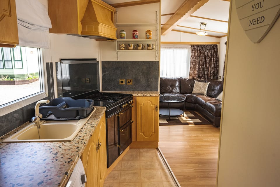 Chalet | Private kitchen | Fridge, microwave, oven, stovetop