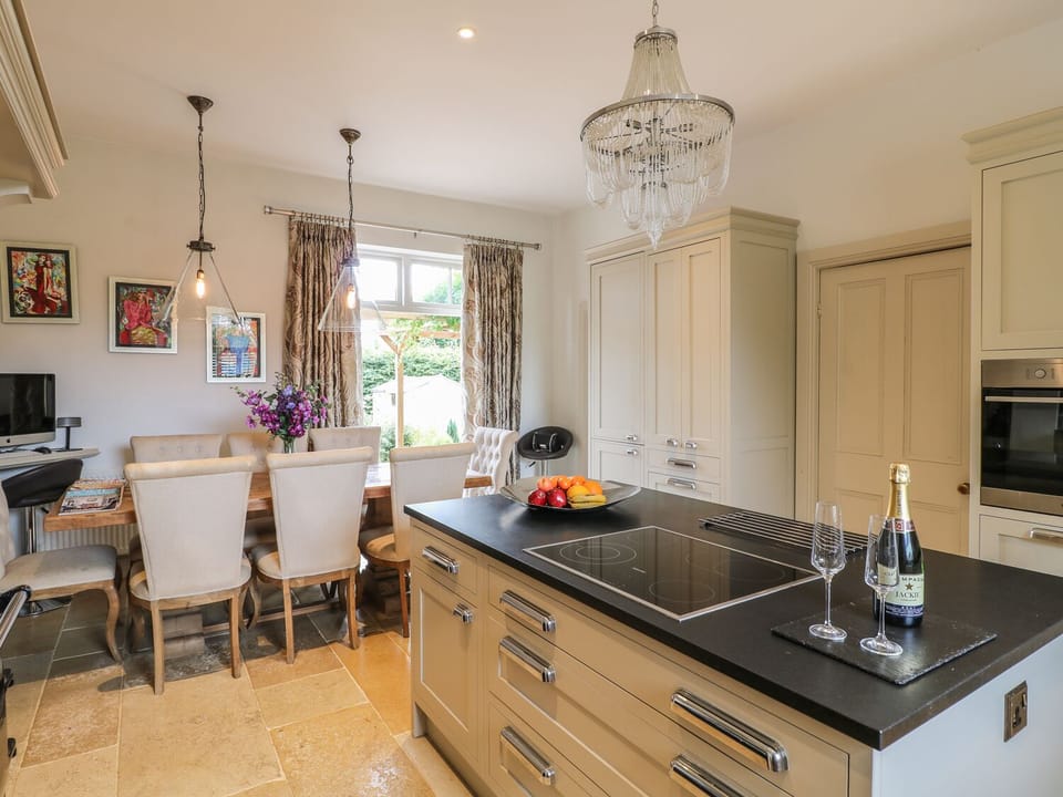 Cottage | Private kitchen | Fridge, dishwasher, electric kettle, toaster