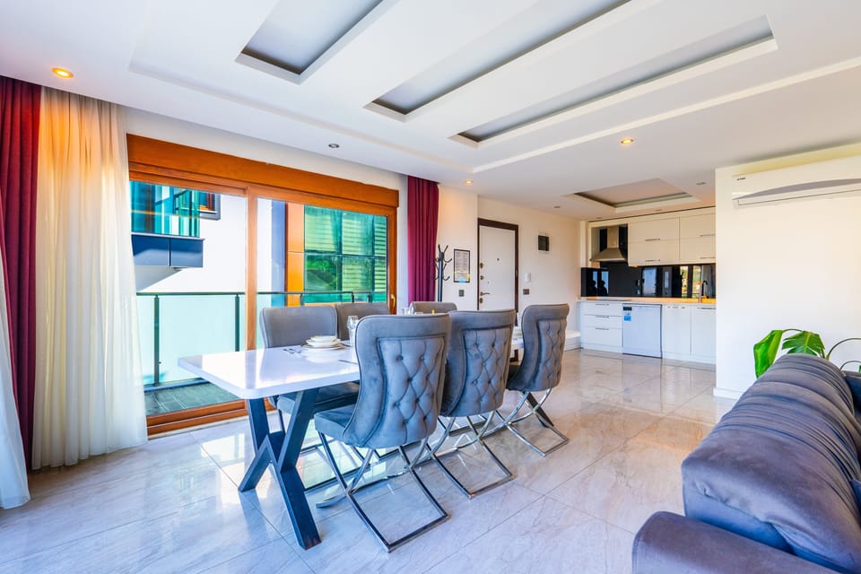 Deluxe Villa | Private kitchen | Full-size fridge, microwave, oven, stovetop