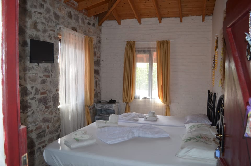 Standard Triple Room | Premium bedding, WiFi (free), bed sheets