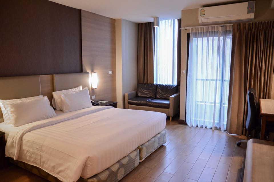 Standard Double Room | Minibar, in-room safe, desk, blackout drapes