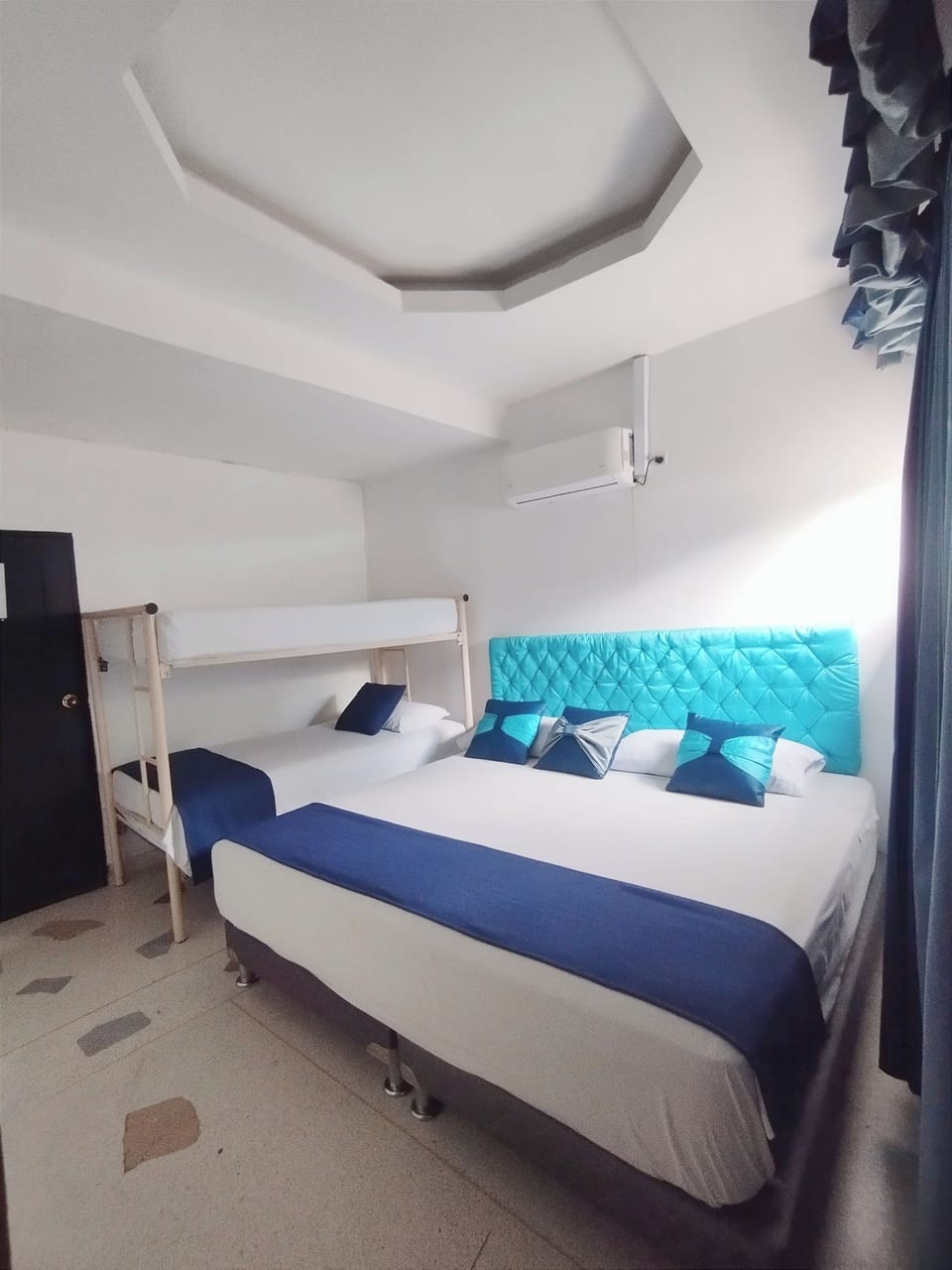 Superior Quadruple Room | Desk, laptop workspace, soundproofing, WiFi (free)