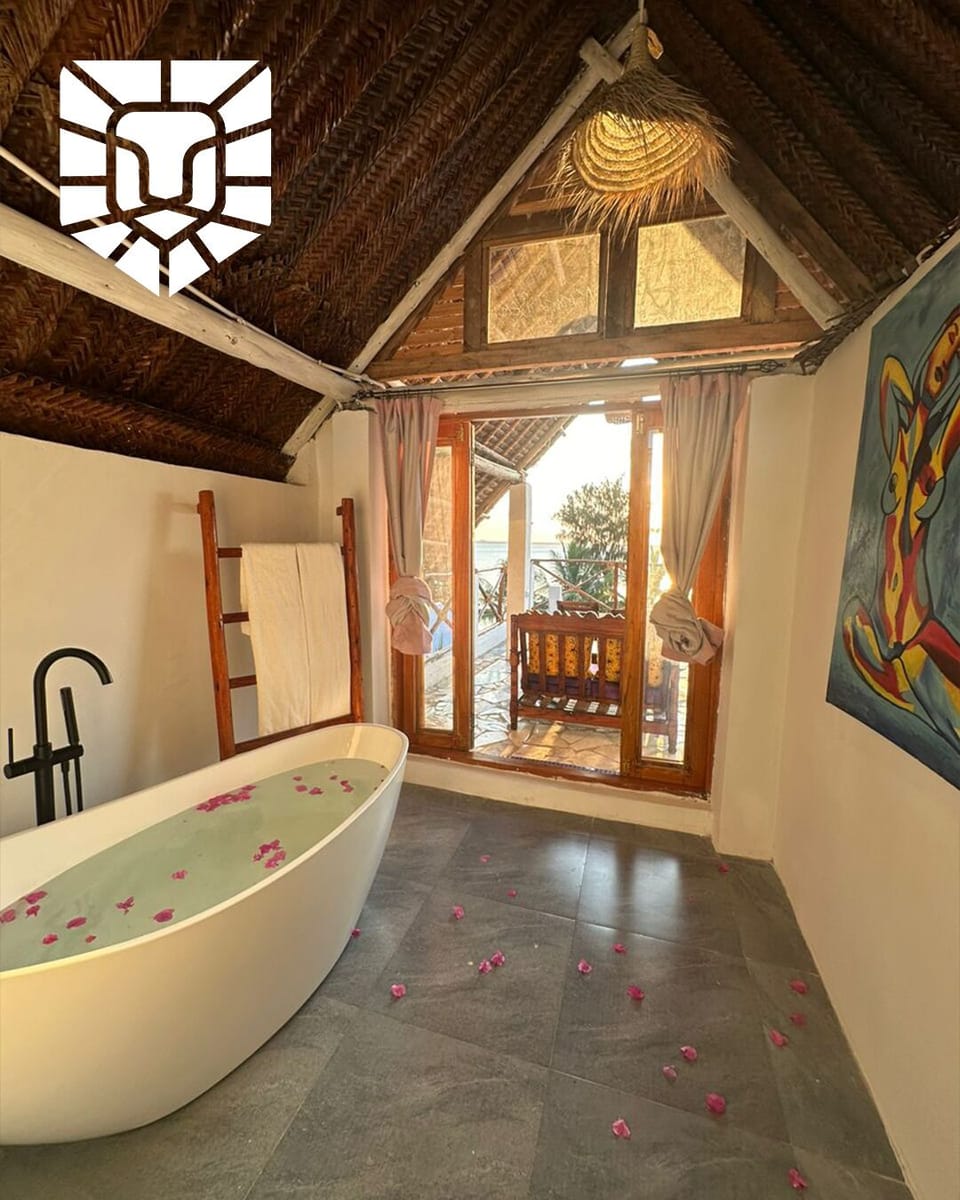 Superior Cabin, Terrace, Ocean View | Bathroom | Towels, soap, toilet paper