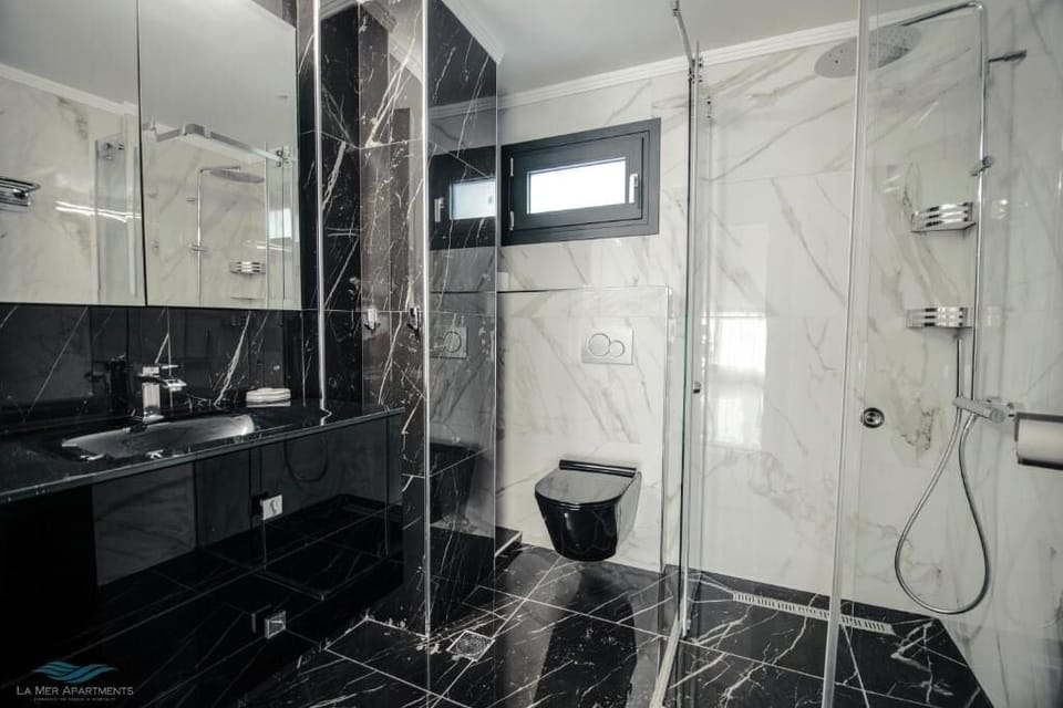 Luxury Suite, Sea View | Premium bedding, laptop workspace, soundproofing, free WiFi