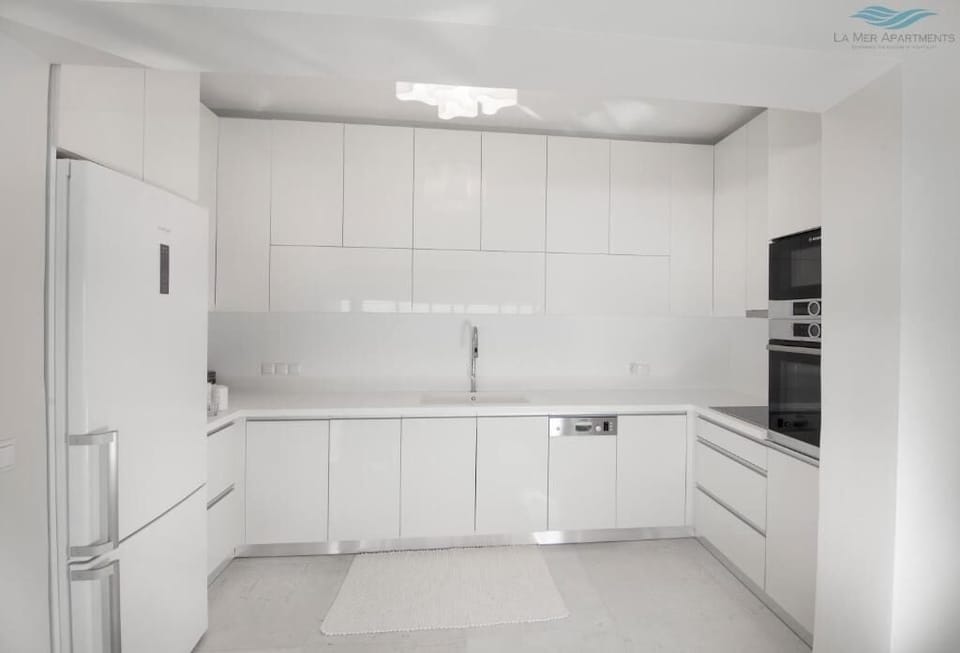 Luxury Suite, Sea View | Private kitchen | Mini-fridge, cookware/dishes/utensils, cleaning supplies, paper towels