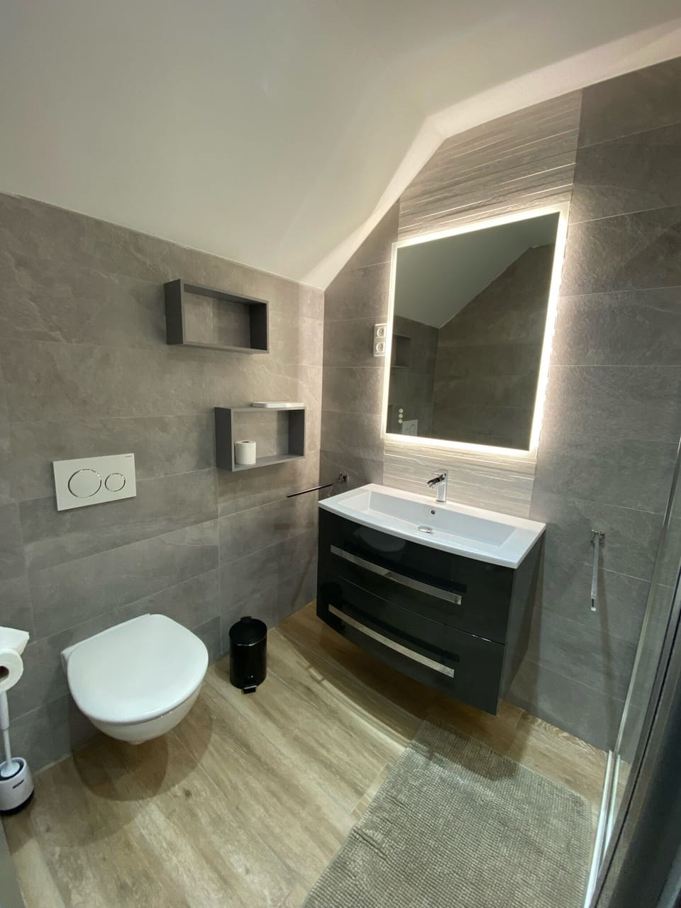 House | Bathroom | Shower, hair dryer, towels