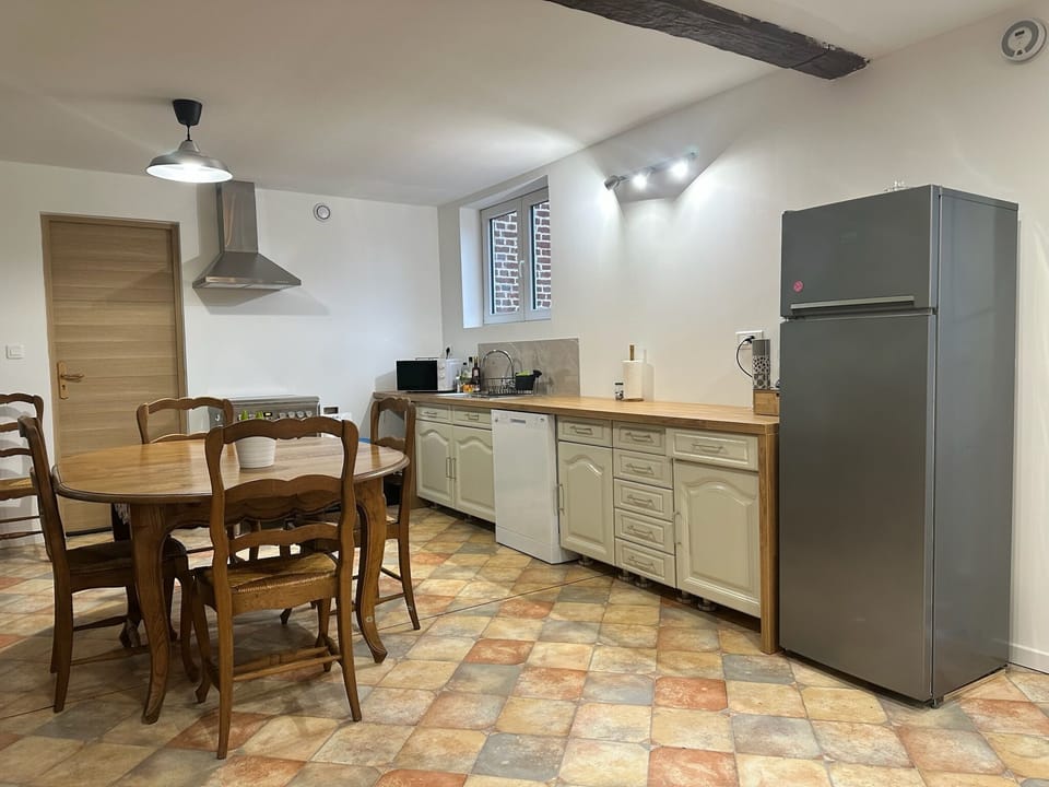 House | Private kitchenette | Fridge, microwave, electric kettle