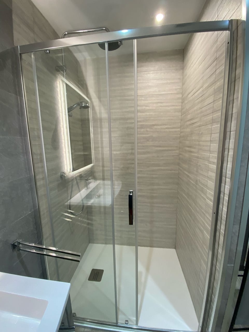 House | Bathroom | Shower, hair dryer, towels