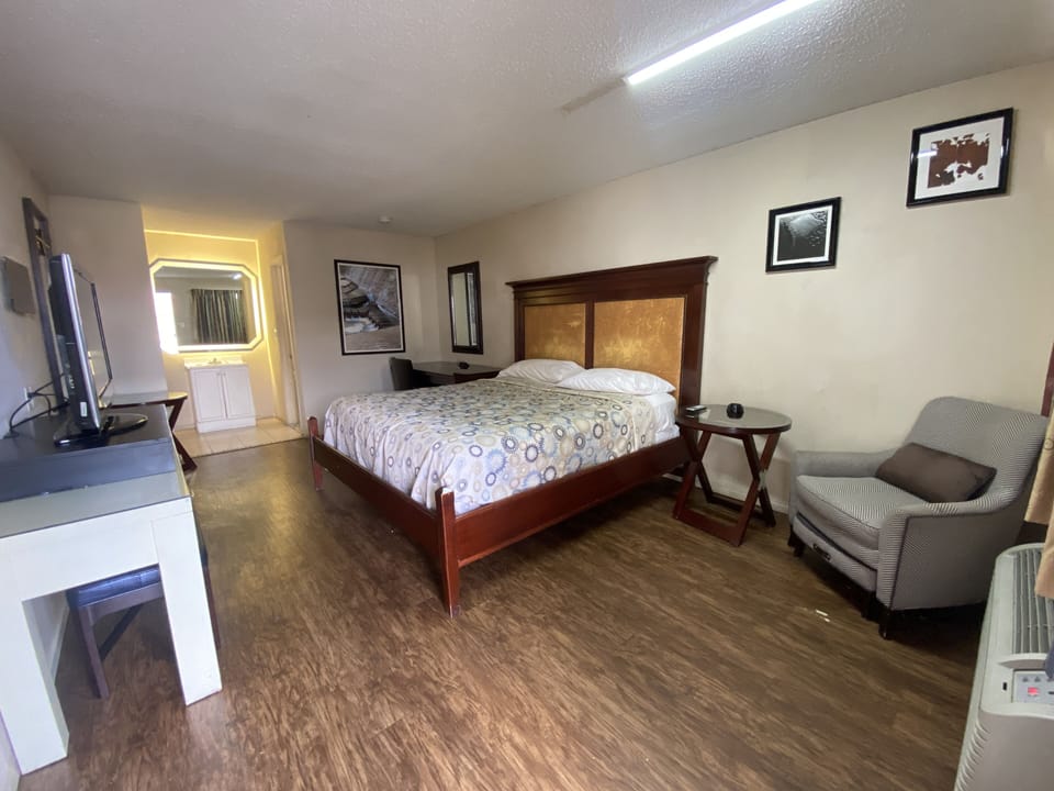 Basic Single Room, 1 Bedroom, Smoking, Refrigerator & Microwave | Desk, laptop workspace, free WiFi, bed sheets