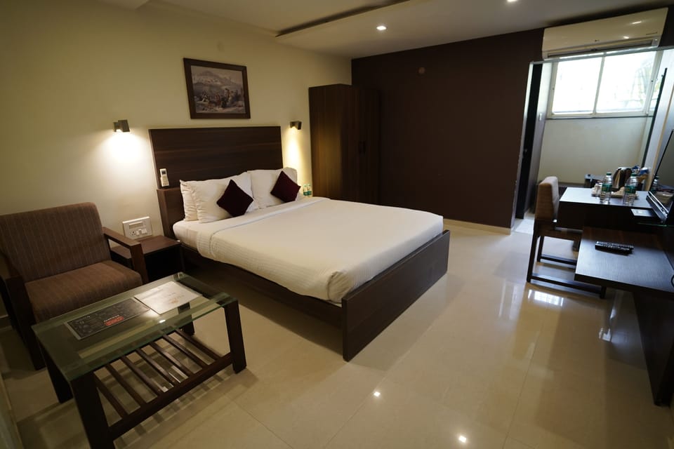 Egyptian cotton sheets, premium bedding, minibar, soundproofing