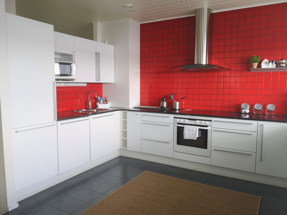 Penthouse | Private kitchen | Full-size fridge, microwave, oven, stovetop