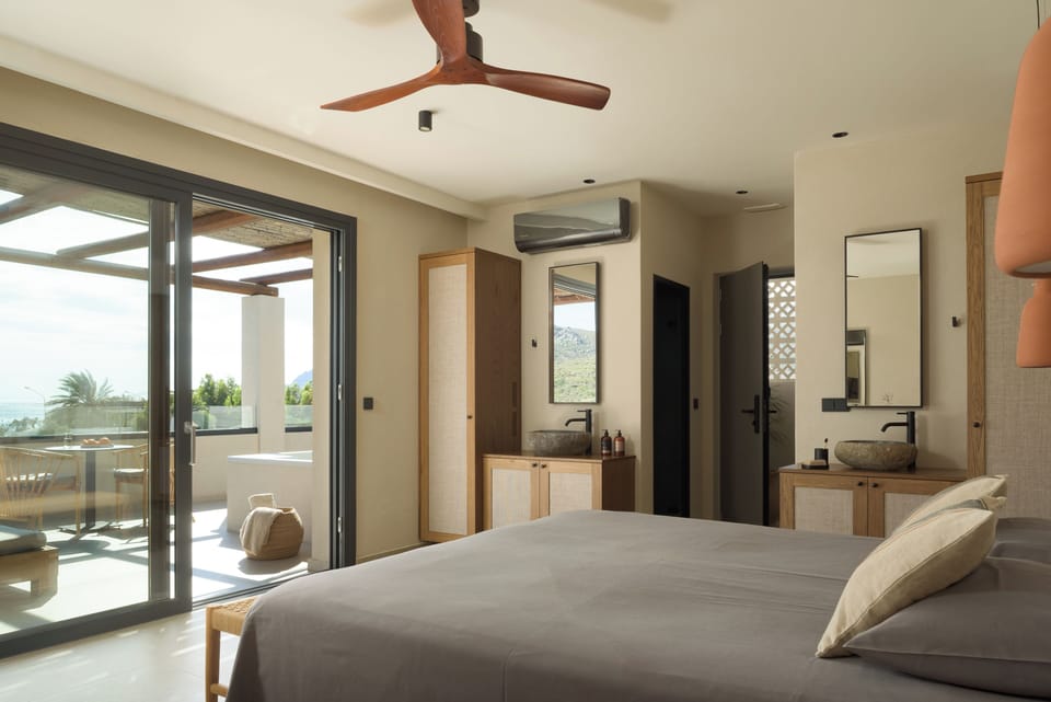 Deluxe Double or Twin Room, Hot Tub, Sea View | In-room safe, laptop workspace, blackout drapes, soundproofing
